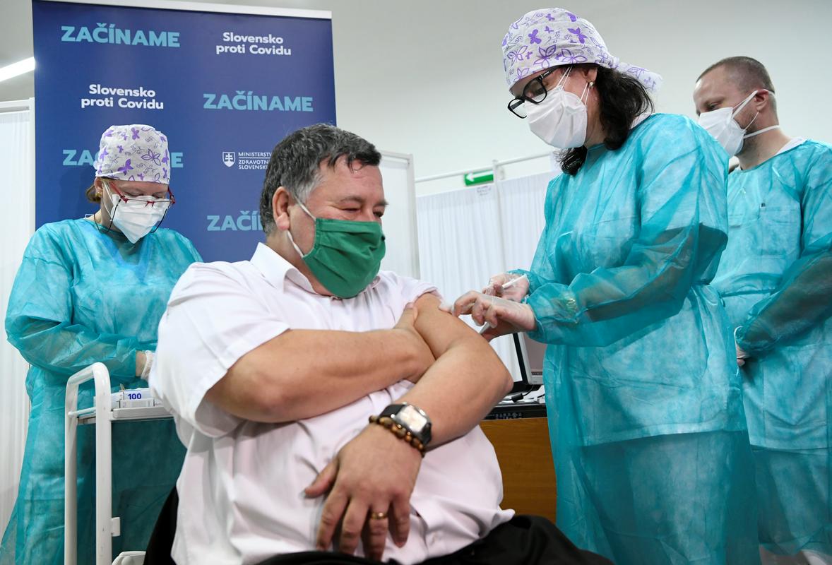 S cepljenjem so začeli tudi na Slovaškem. Foto: Reuters