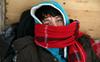 900 prebežnikov iz taborišča Lipa v mrazu in brez hrane prenočuje na prostem