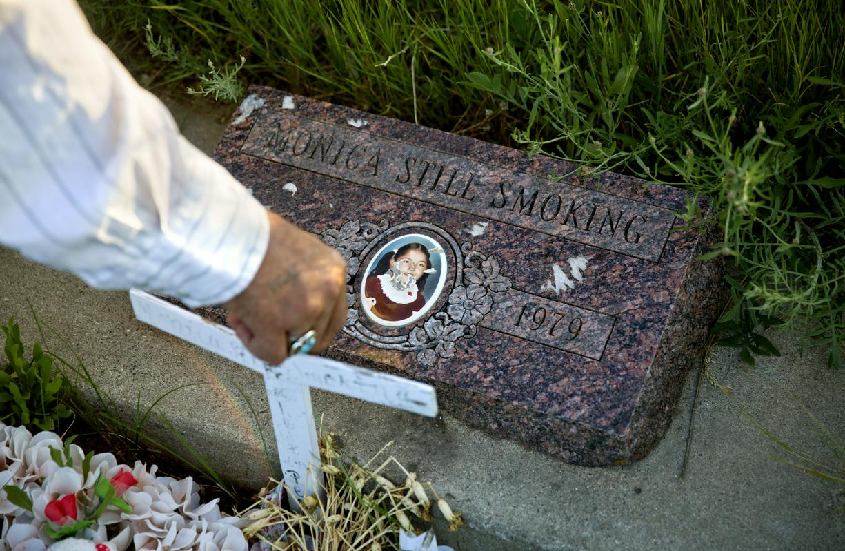 Grob sedemletne Monice Še Vedno Kadi. Foto: AP