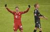 Bayern znova trepetal za zmago – Petersen v 91. minuti stresel prečko