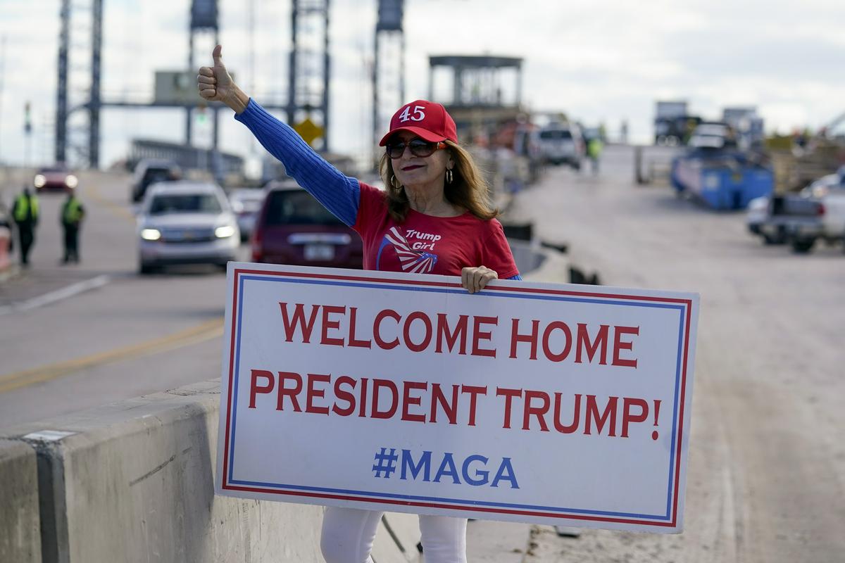 Donalda Trumpa so medtem na Floridi pričakali zvesti privrženci. Foto: AP