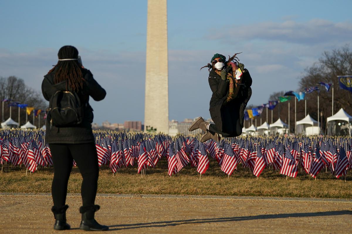 Zelenica National Mall pred inavguracijo. Množice ljudi zaradi pandemije tokrat ni bilo. Foto: Reuters