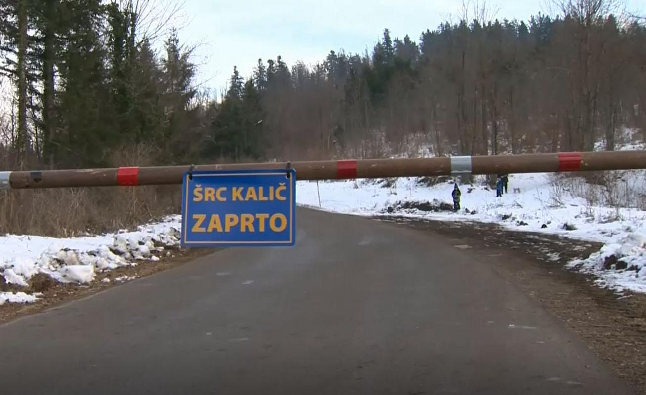Zaprtje ceste na Kalič je domačine neprijetno presenetilo. Foto: TV Slovenija/zajem zaslona