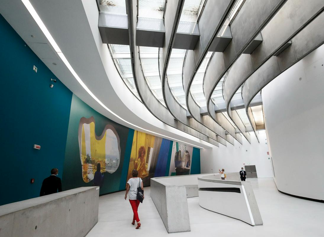 Muzej Maxxi je trenutno zaradi epidemije zaprt. Veličastno zgradbo je zasnovala zdaj že pokojna zvezdniška arhitektka Zaha Hadid. Foto: EPA
