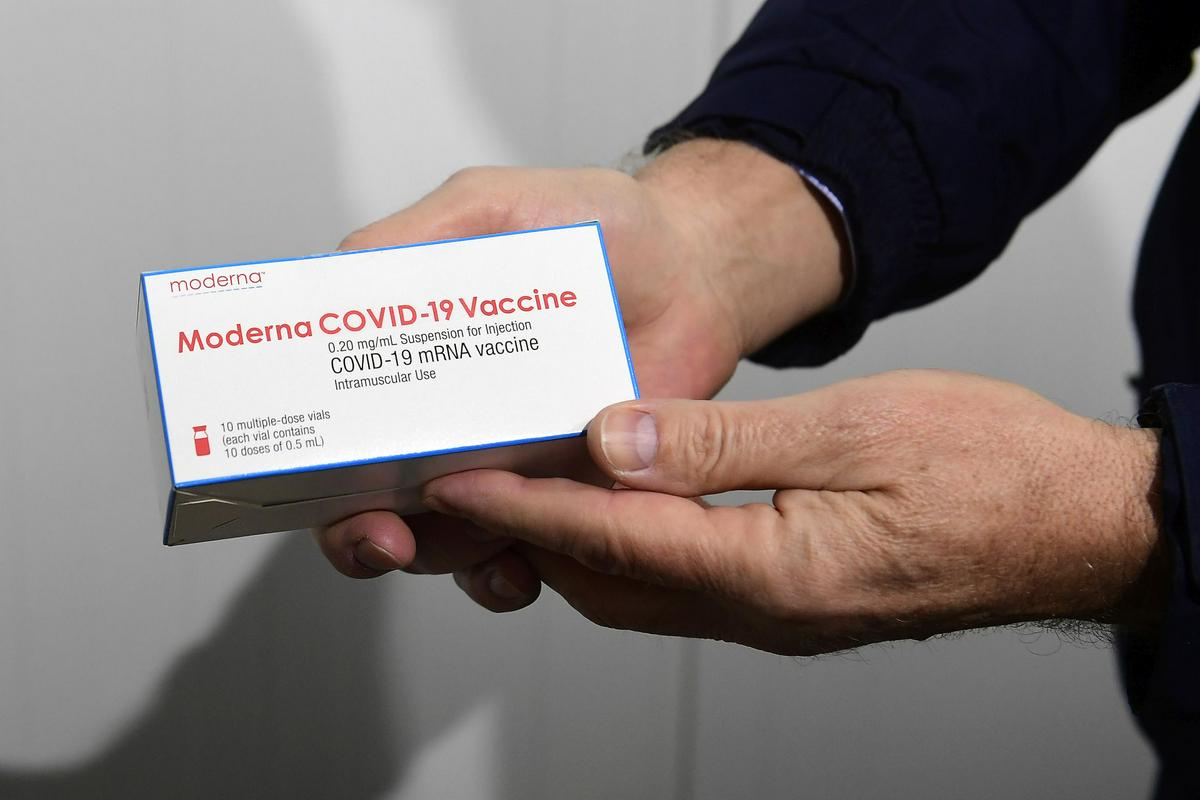 Cepivo proti covidu-19, ki ga proizvaja Moderna. Foto: EPA