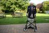 Britanski junak, stoletni Tom Moore, zaradi covida v bolnišnici