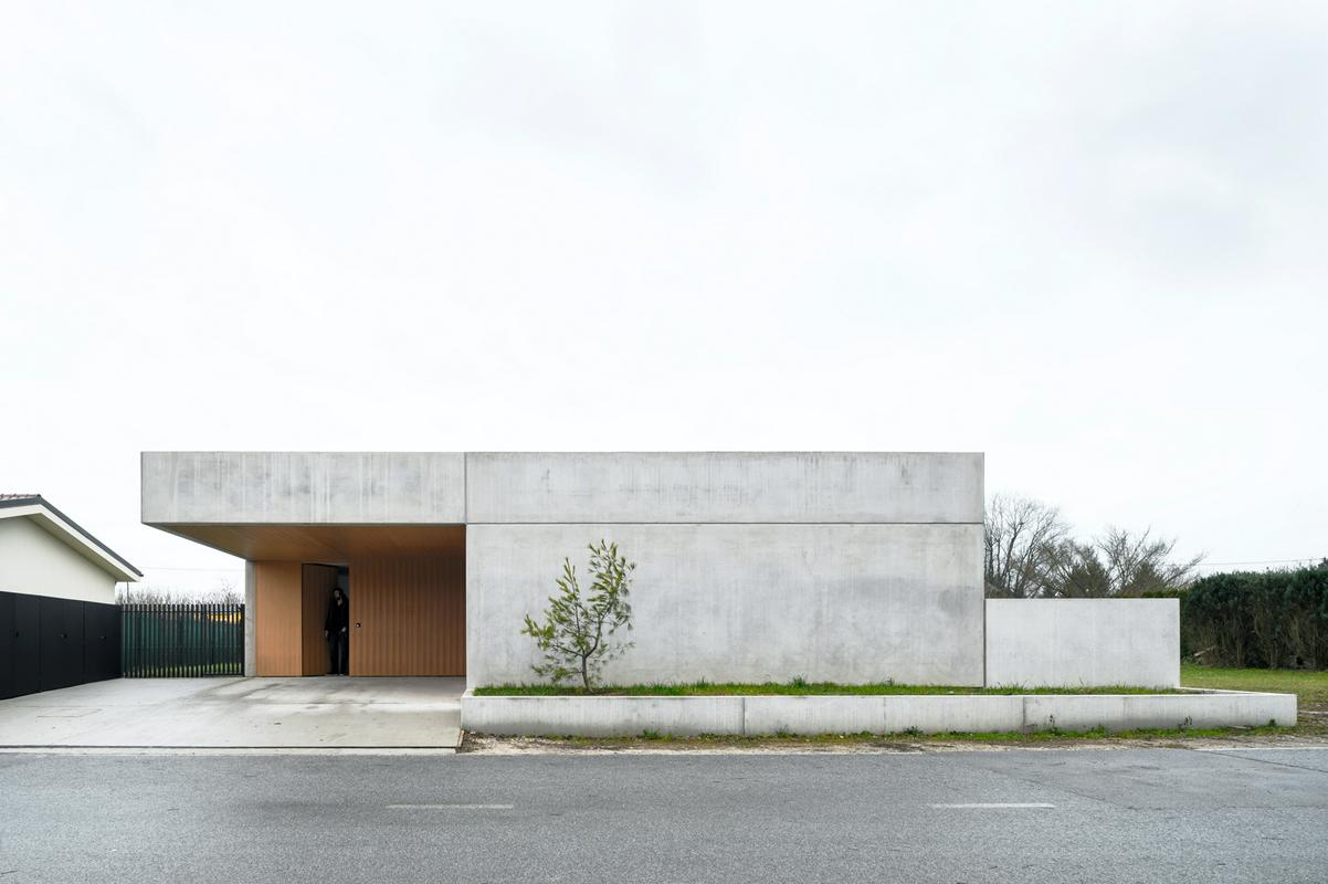Hiša za oblikovalko keramike je nominirana za prestižno arhitekturno nagrado Mies van der Rohe, v kategoriji EU-nagrade za sodobno arhitekturo. Foto: Miran Kambič