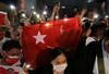 V Mjanmaru prvi protesti po državnem udaru, VS ZN zahteva izpustitev Aung San Su Či