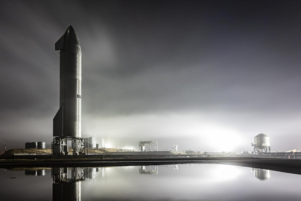 V primeru, da bo Starship izpolnil obljube, bo problem tudi v tem, da bo SpaceX monopolist z veliko močjo nad ostalimi. Še bolj kot Google pri iskalnikih. Prevelika moč enega samega akterja prinaša nevarnosti. Na fotografiji prototip Starshipa SN9. Foto: SpaceX