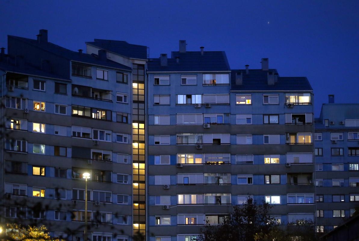 V državi primanjkuje okrog 10 tisoč najemnih stanovanj, težava za vlagatelje pa so zlasti visoke cene zemljišč. Foto: BoBo/Borut Živulović
