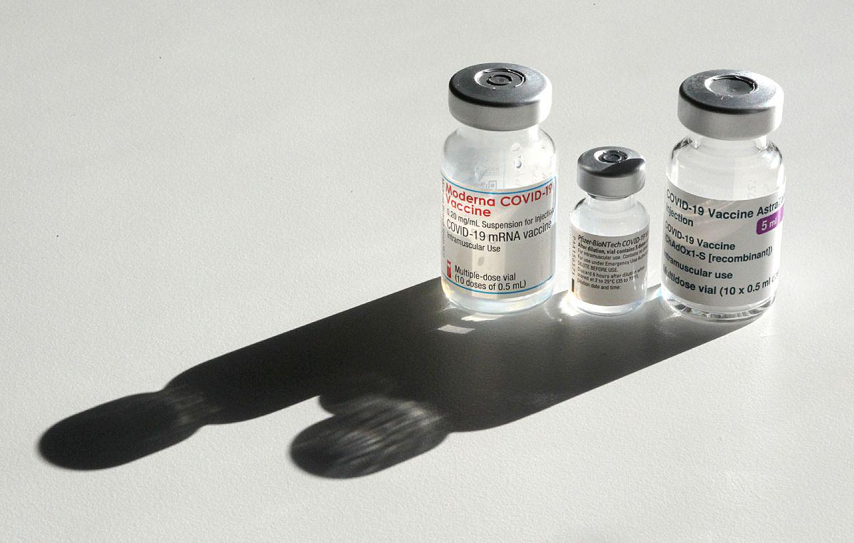 Trenutno se v Sloveniji največ cepi s cepivom Pfizerja, sledijo cepiva AstraZenece, Janssena in Moderne. Foto: BoBo