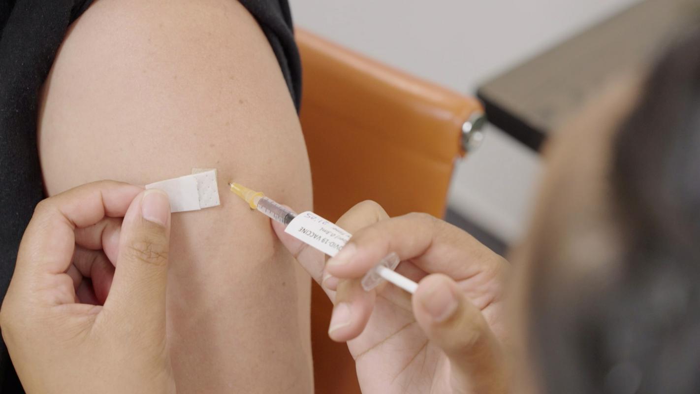Odobrena cepiva najverjetneje nudijo zaščito tudi pred indijsko različico, menijo pri EMI. Foto: Reuters