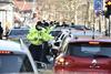 Policisti taksistom za opozorilno vožnjo izrekli za 22.800 evrov kazni