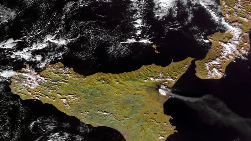 Izbruh Etne, kot ga je posnela Evropska vesoljska agencija. Foto: EPA