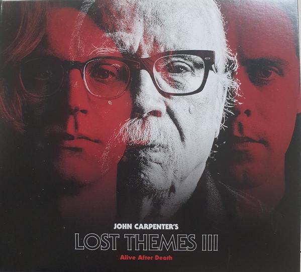 John Carpenter ter njegova sodelavca Daniel Davies (levo) in Cody Carpenter (desno) na naslovnici albuma Lost Themes III: Alive After Death. Foto: Discogs