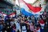 Senat potrdil Bidnov 1900-milijardni sveženj, v Paragvaju zdravstvena kriza in protesti