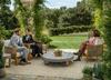 Stoli, na kakršnih so počivale zadnjice Harryja, Meghan in Oprah, razprodani