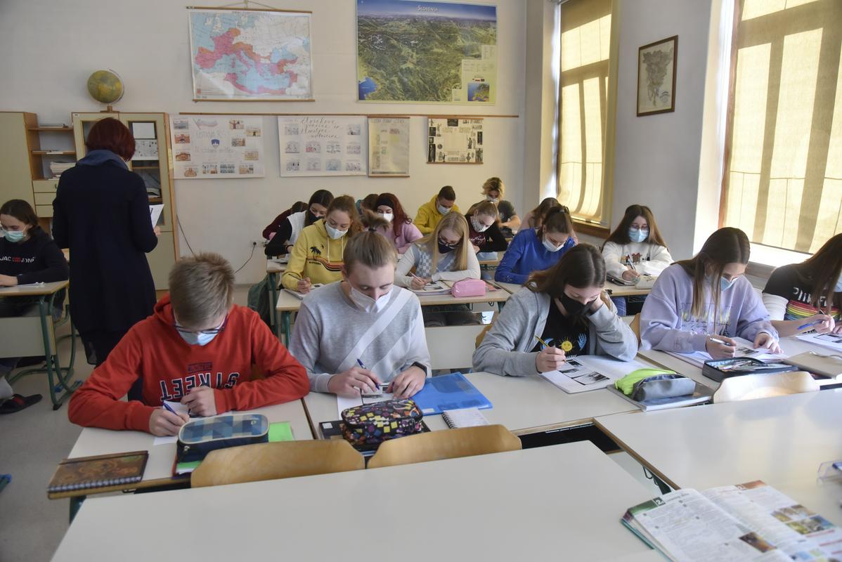 Kako se bo spremenilo odrejanje karanten v šolstvu? Foto: BoBo/Žiga Živulović ml.
