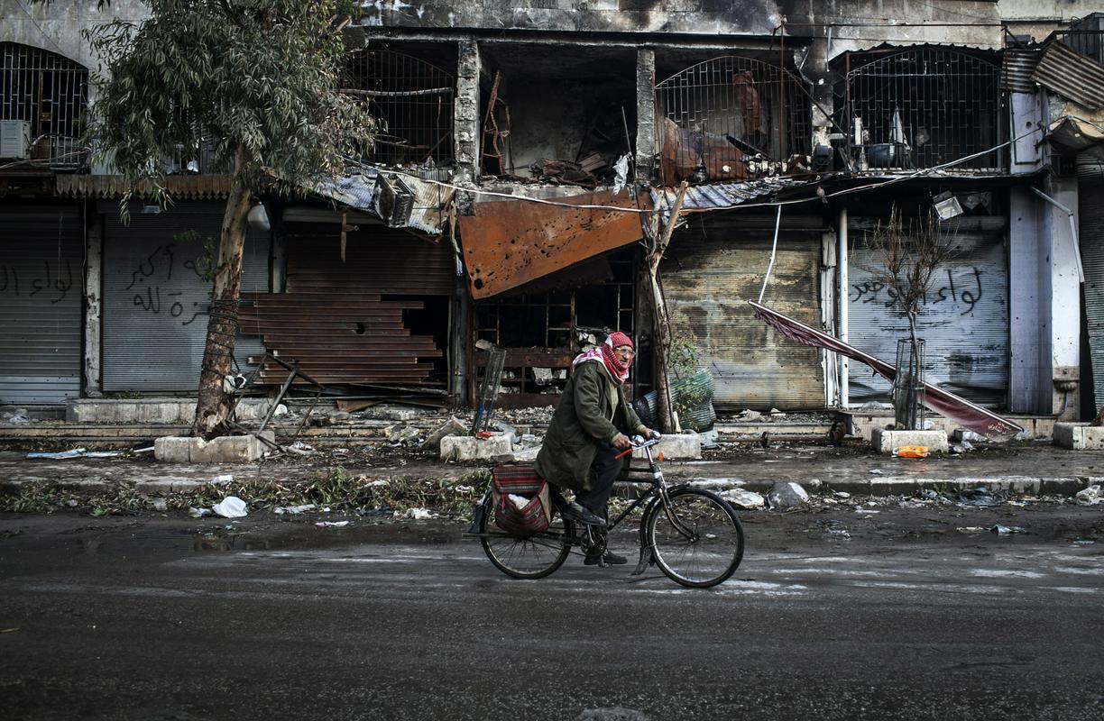 Posledice spopadov med varnostnimi silami in uporniki v Alepu leta 2013. Foto: AP