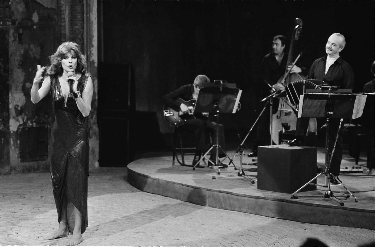 Piazzolla in italijanska diva Milva med nastopom v Parizu leta 1984. Foto: AP