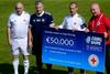 Nogometne legende Slovenije in Hrvaške za pomoč Petrinji donirale 50.000 evrov
