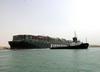 Egipt zaradi nasedle ladje začasno zaustavil ves promet skozi Sueški prekop