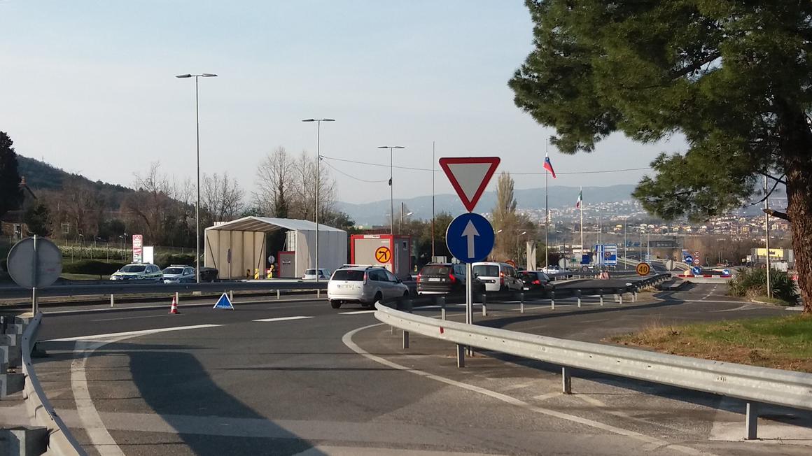 Škofije: policijski nadzor na izhodu iz Slovenije. Foto: Radio Koper