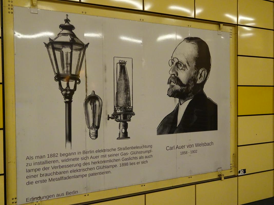 Kratka predstavitev Auerjevega dela na postaji podzemne železnice Weberwiese v Berlinu. Foto: Rok Omahen