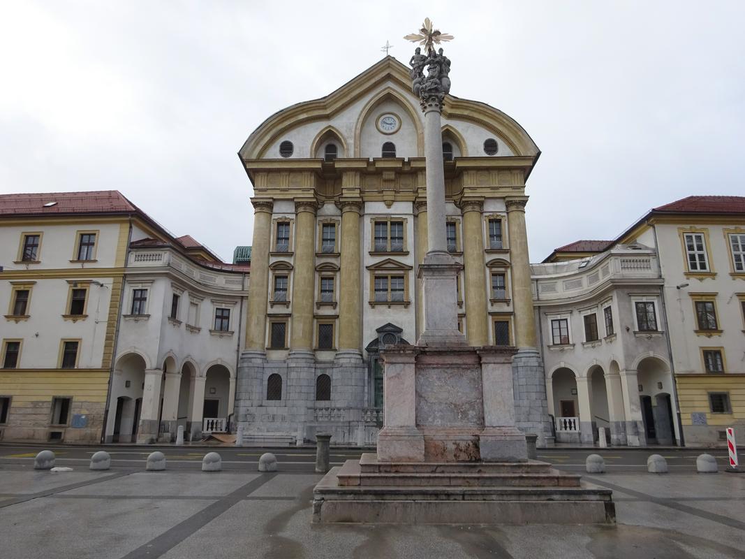 Uršulinska cerkev (sv. Trojice) v Ljubljani. Foto: Rok Omahen