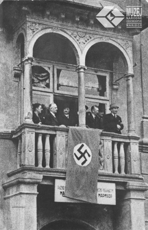 Mariborski kulturbundovci na balkonu Rotovža po prevzemu oblasti, april 1941. Foto: Muzej narodne osvoboditve Maribor