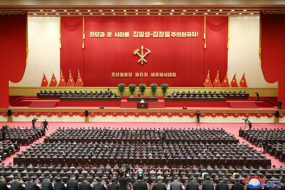 Kim državne uradnike poziva k boju za ljudstvo. Foto: Reuters