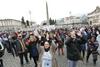 Primorsko-goranska županija v zaprtje, v Italiji protesti proti obveznemu cepljenju