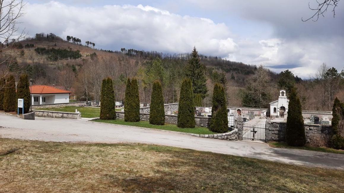 S pokopališči v kar nekaj primorskih krajih še vedno upravljajo krajevne skupnosti, ki pa se soočajo s težavami, saj delo opravljajo povečini prostovoljno. Foto: Radio Koper