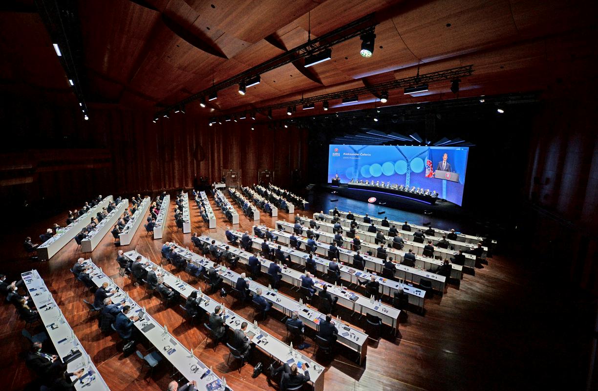 Letni kongres krovne evropske nogometne zveze Uefe v švicarskem mestecu Montreux ob Ženevskem jezeru. Foto: EPA