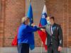 Komisarka med obiskom Slovenije napovedala napredek glede migracijskega pakta