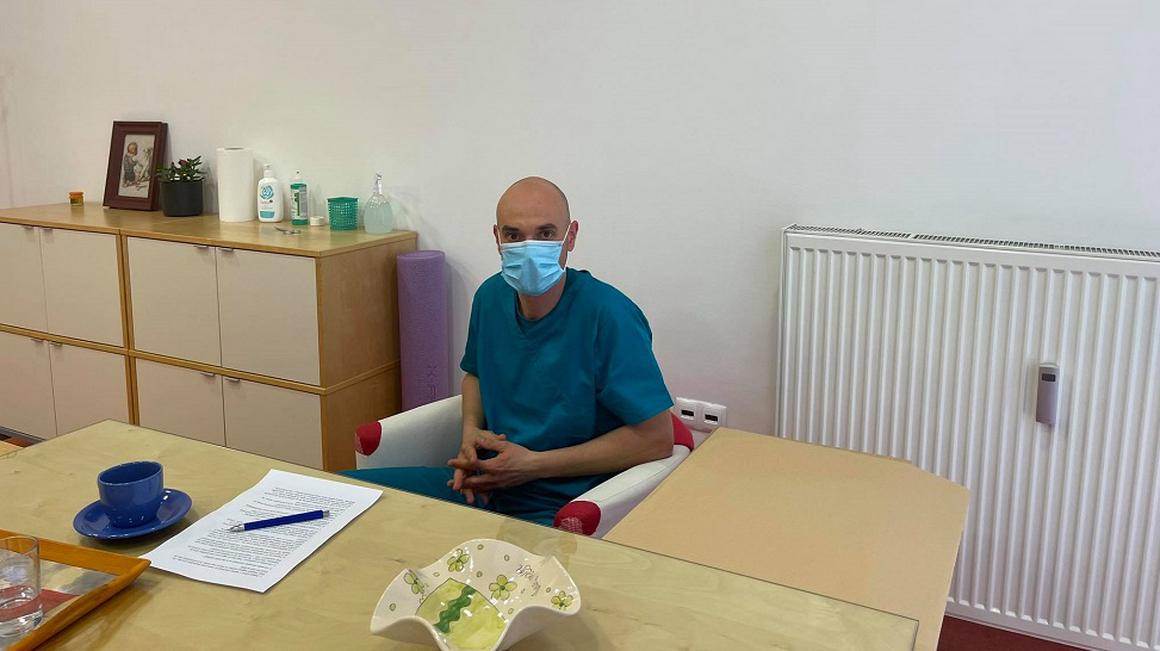 Emir Mujagič, dr. veterinarske medicine, meni, da je slovenska veterinarska stroka še kako primerljiva s samim svetovnim vrhom. Foto: Radio Koper