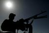 Talibani ob začetku ameriškega umika napadli policiste