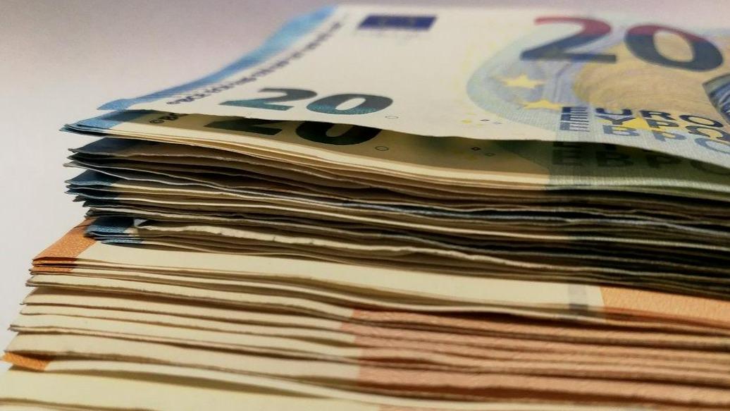 Kupček evrskih bankovcev. Foto: Pixabay