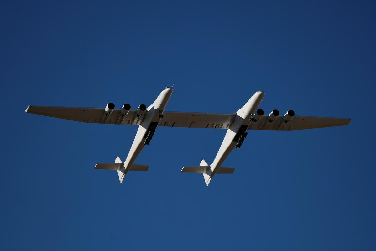 Roc's wingspan is 117 meters.  Photo: Reuters