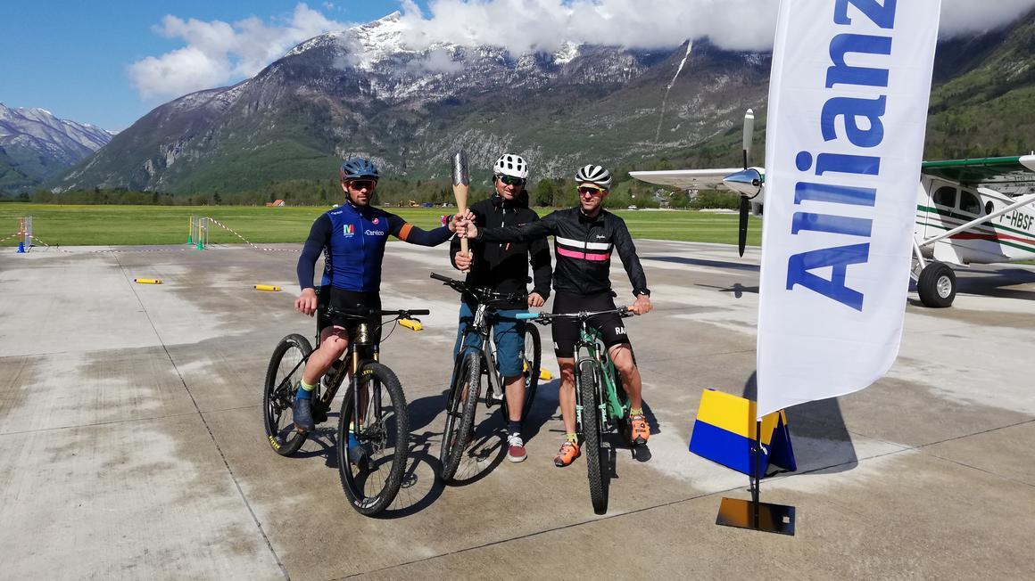 Bakla je narejena iz recikliranega jekla in bukovega lesa. Foto: Radio Koper