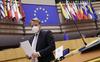 EU bo med obiskom komisarja za širitev balkanskim državam začel dostavljati cepivo