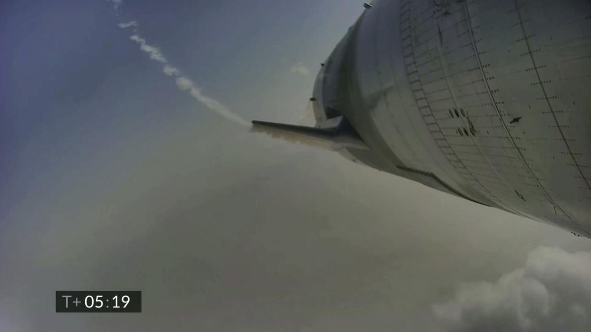 Zaviranje v vodoravnem položaju. Foto: SpaceX
