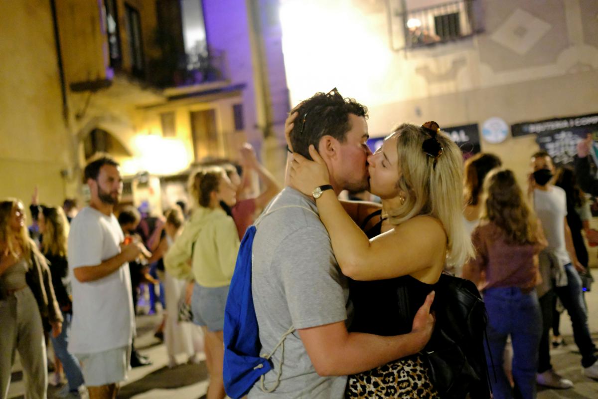 Španci proslavljajo konec šestmesečnih izrednih razmer. Foto: Reuters