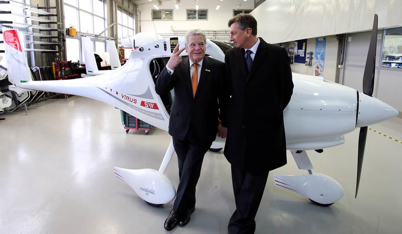 Nemški predsednik Joachim Gauck in slovenski predsednik Borut Pahor v Pipistrelovi tovarni v Ajdovščini leta 2014. Foto: EPA