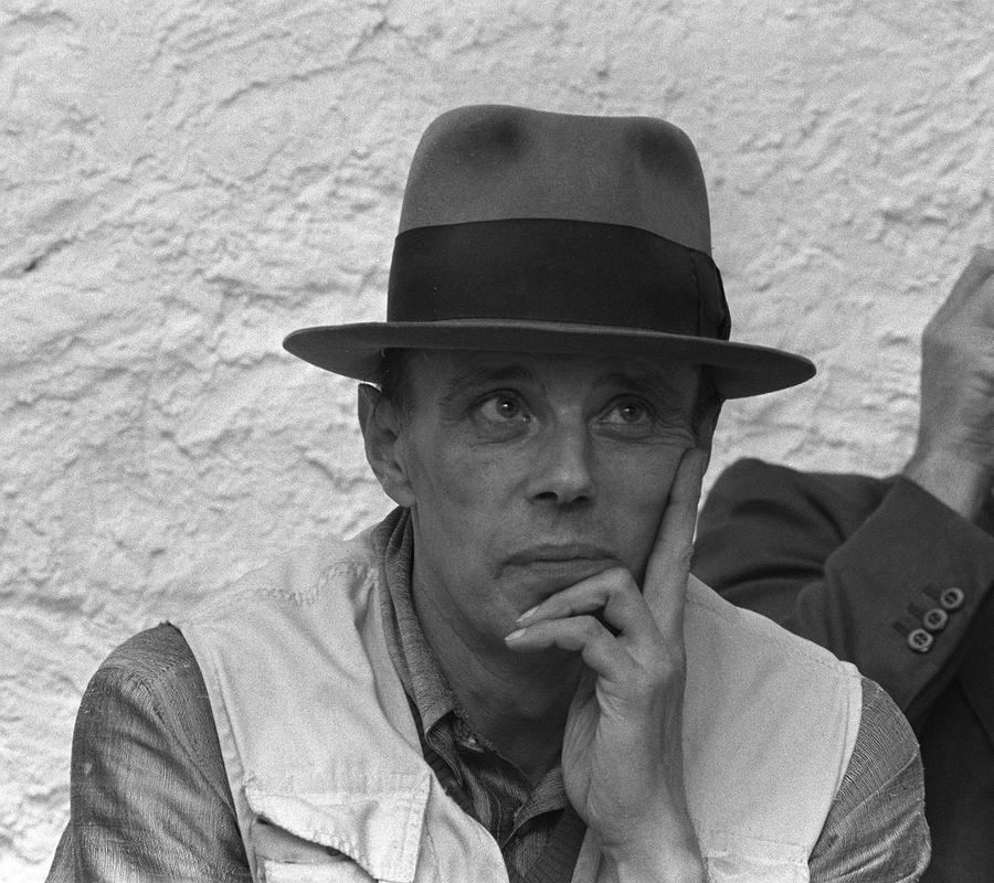 Joseph Beuys (12. maj 1921–23. januar 1986). Foto: AP