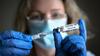 Ministrstvo za zdravje: Odškodnine za hujše zaplete po cepljenju niso podlaga za obvezno cepljenje