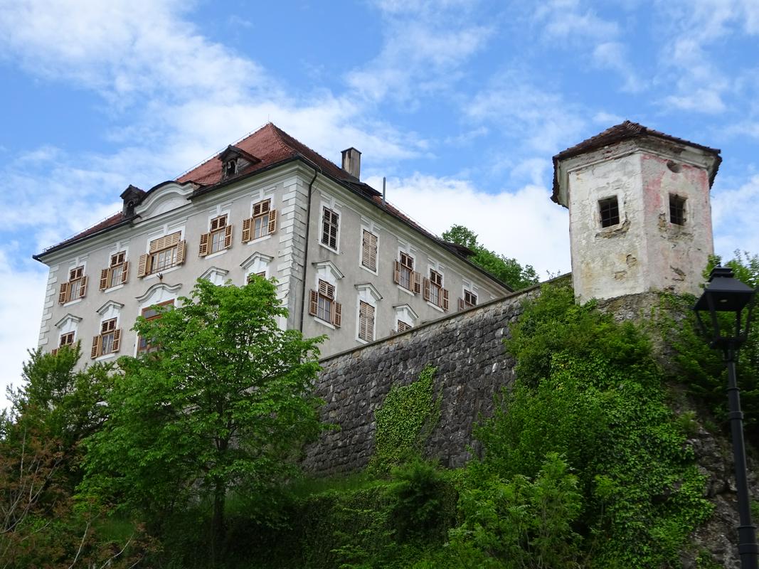 Na gradu Zaprice ima danes svoje prostore Medobčinski muzej Kamnik. Foto: Rok Omahen