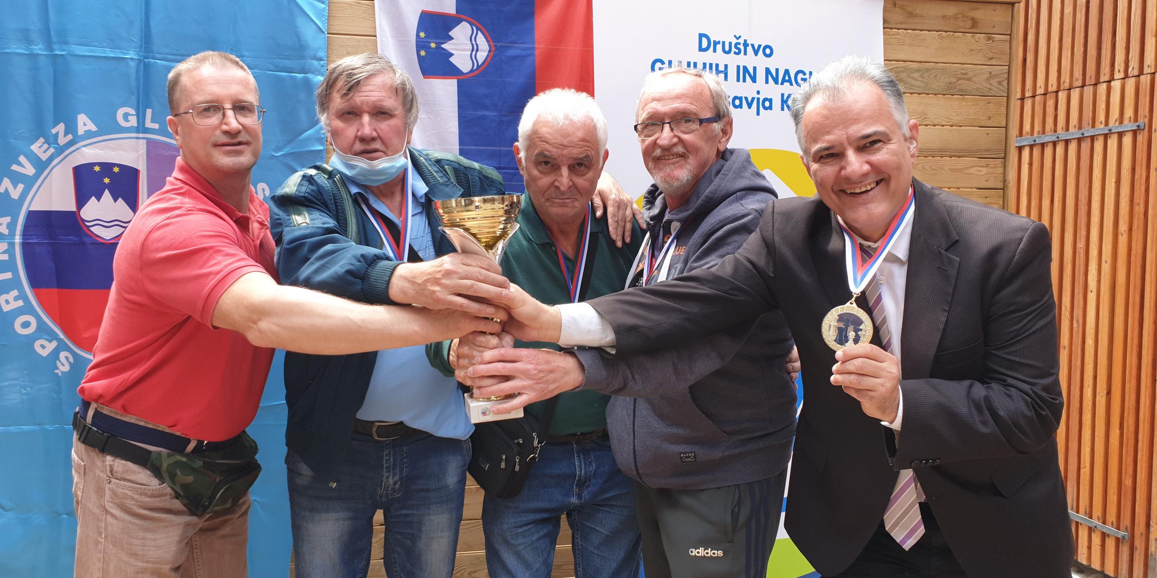 Šahisti iz Društva gluhih in naglušnih Podravja Maribor so državni prvaki v šahu ekipno. Foto: Radio Maribor/DGNP Maribor