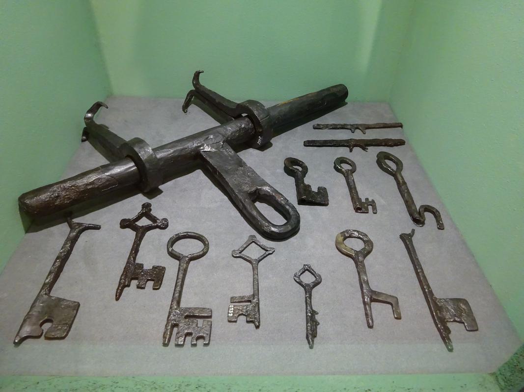 Ključi z Malega gradu. Hrani Medobčinski muzej Kamnik. Foto: Rok Omahen