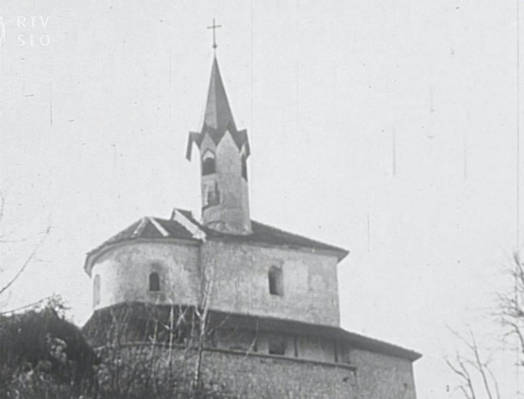 Mali grad pred prenovo v 60. letih. Foto: Drago Kocjančič, Arhiv RTV